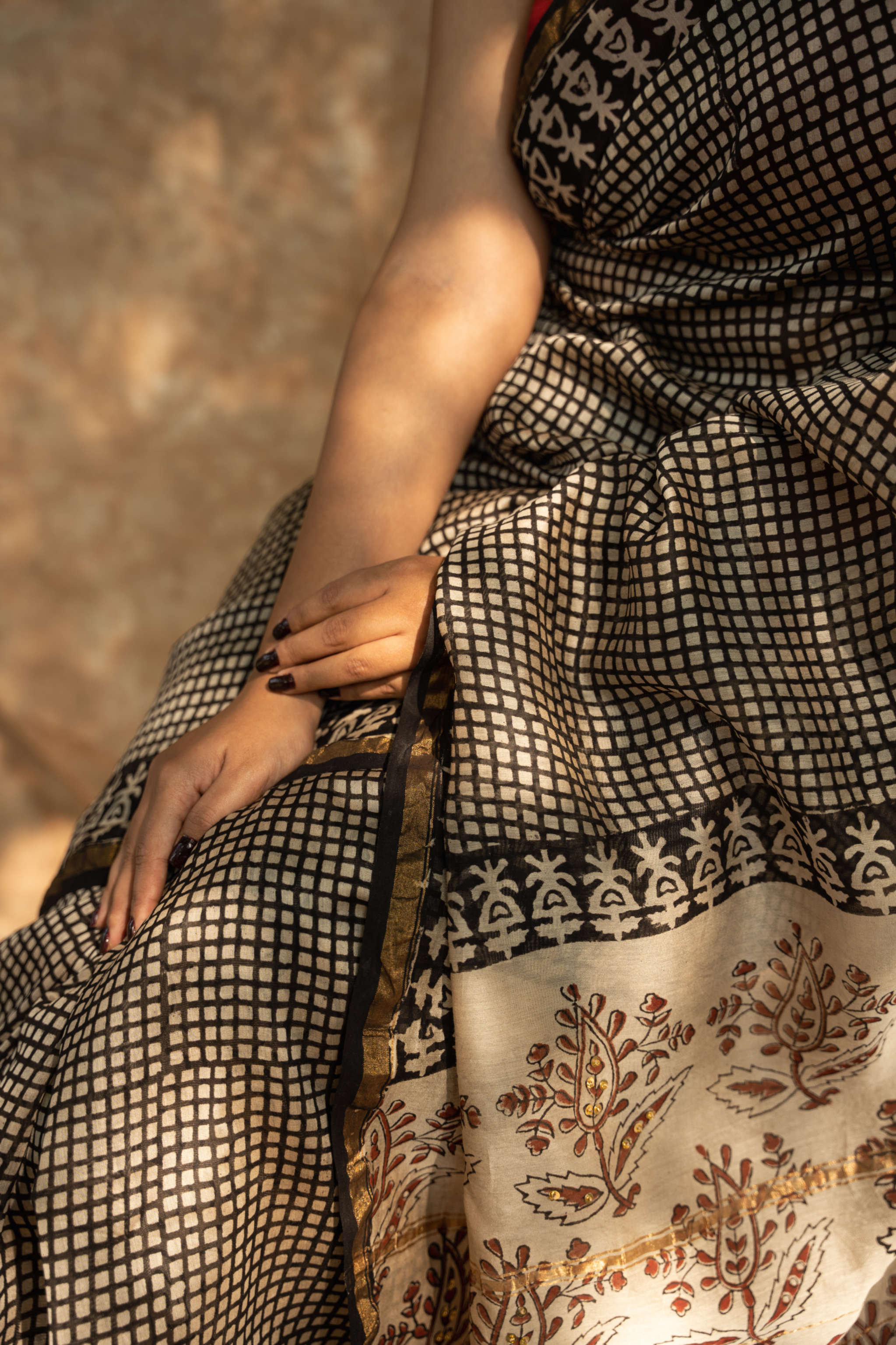 Black Checkered Bagru Print Chanderi Saree / gray and green store