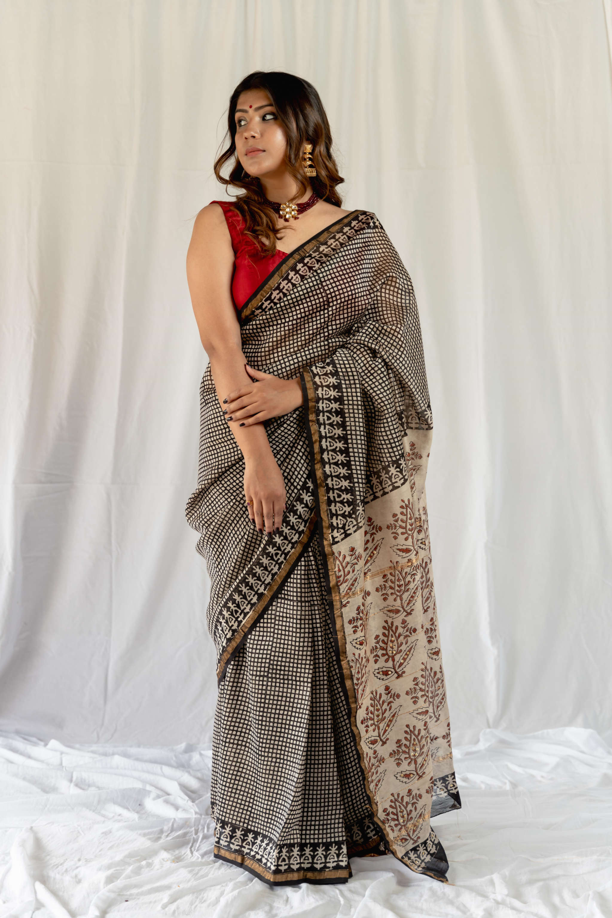 Black Checkered Bagru Print Chanderi Saree / gray and green store 