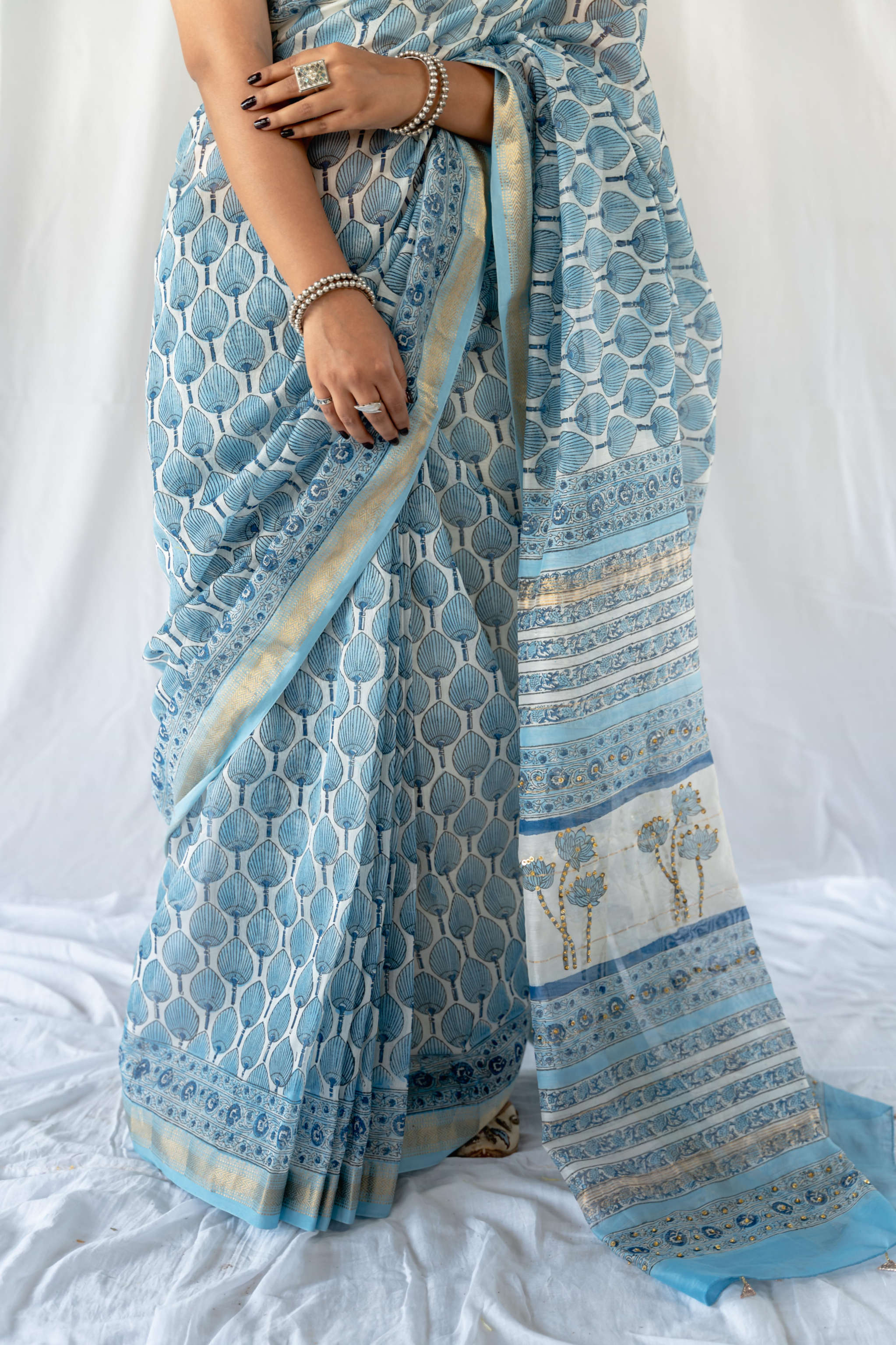 Sky Blue Maheshwari Blockprint Embellished Saree / gray and green store 